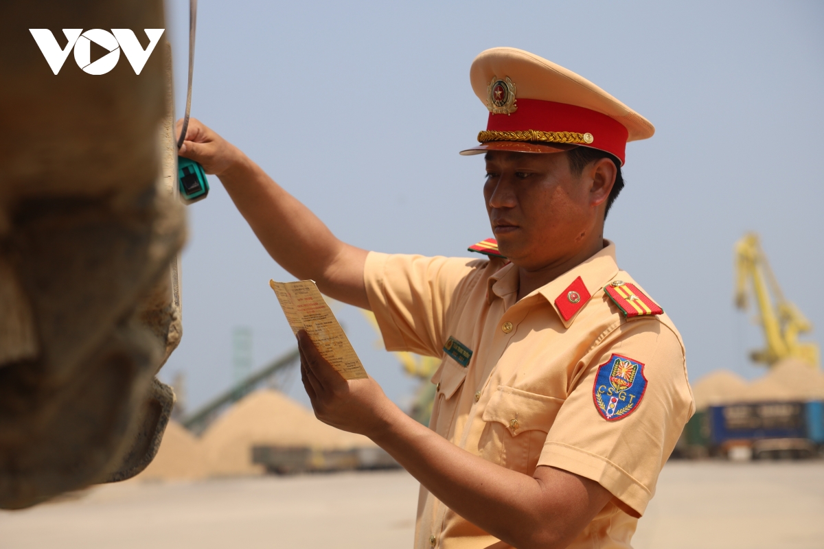 quang ngai siet quan ly xe tai tu do, ngan chan vi pham tai trong hinh anh 7