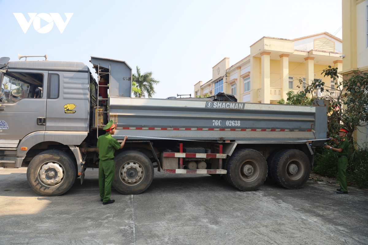 quang ngai siet quan ly xe tai tu do, ngan chan vi pham tai trong hinh anh 1