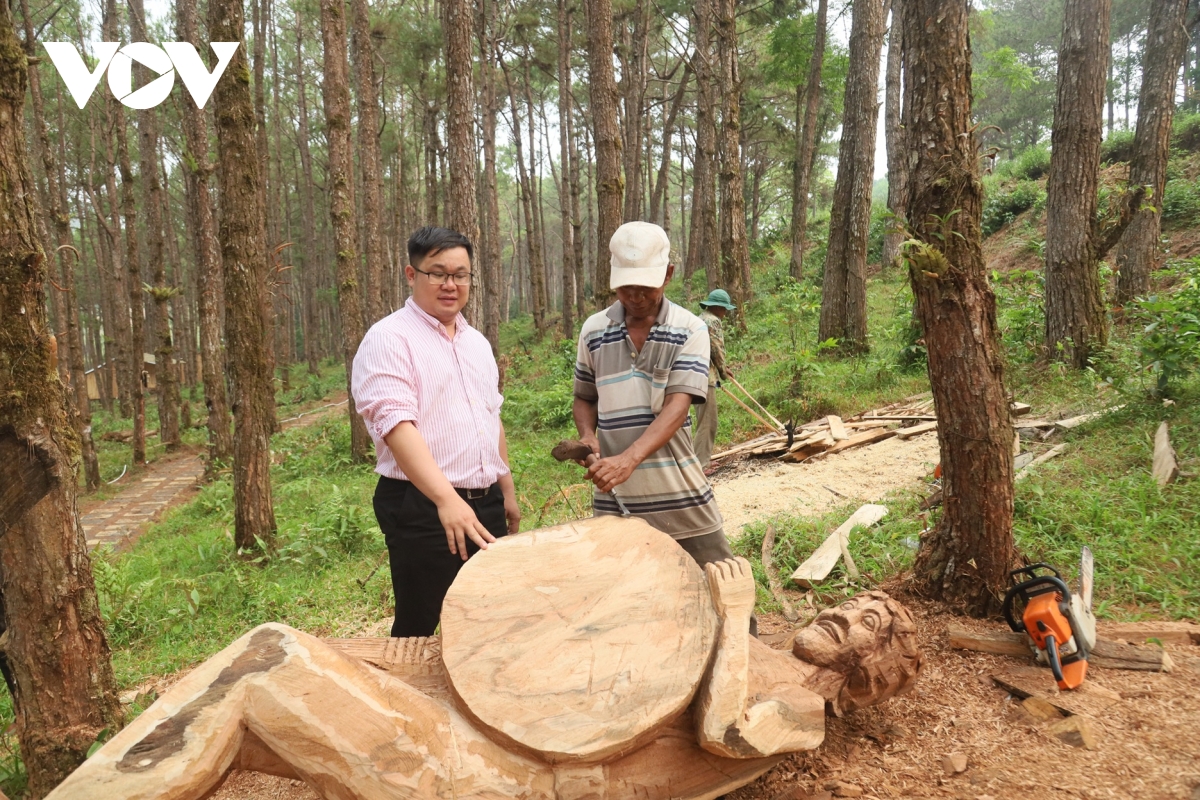 can bo co so mien nui quang ngai cung nhau ganh viec hinh anh 3