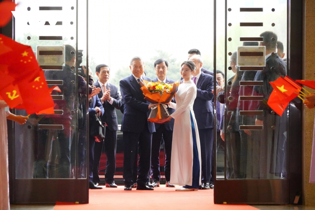 tong bi thu, chu tich nuoc Dau tu cho nha khoa hoc tre la chien luoc nhat cho tuong lai quan he hai nuoc hinh anh 1