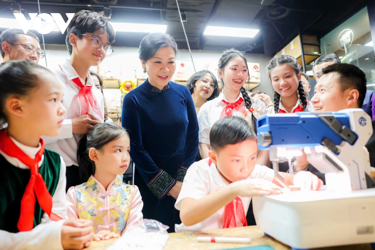 Bà Ngô Phương Ly thăm Trung tâm Tống Khánh Linh tại Bắc Kinh, Trung Quốc