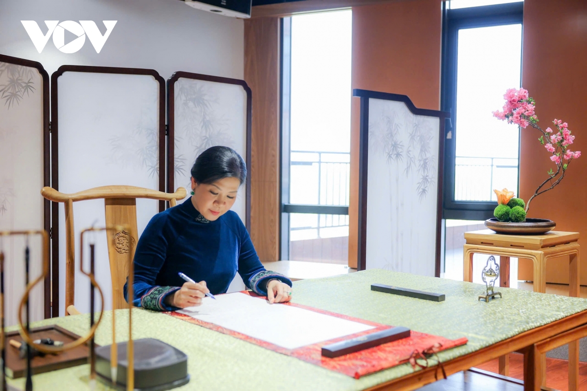 phu nhan ngo phuong ly tham trung tam tong khanh linh tai bac kinh, trung quoc hinh anh 3