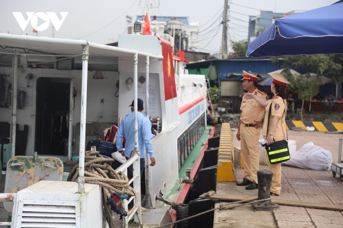 Dam bao an toan cho du khach ra dao ly son hinh anh 12