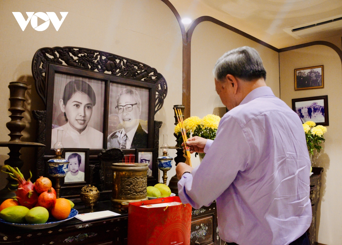 tong bi thu, chu tich nuoc to lam thap huong tuong nho cac lanh dao tien boi hinh anh 3