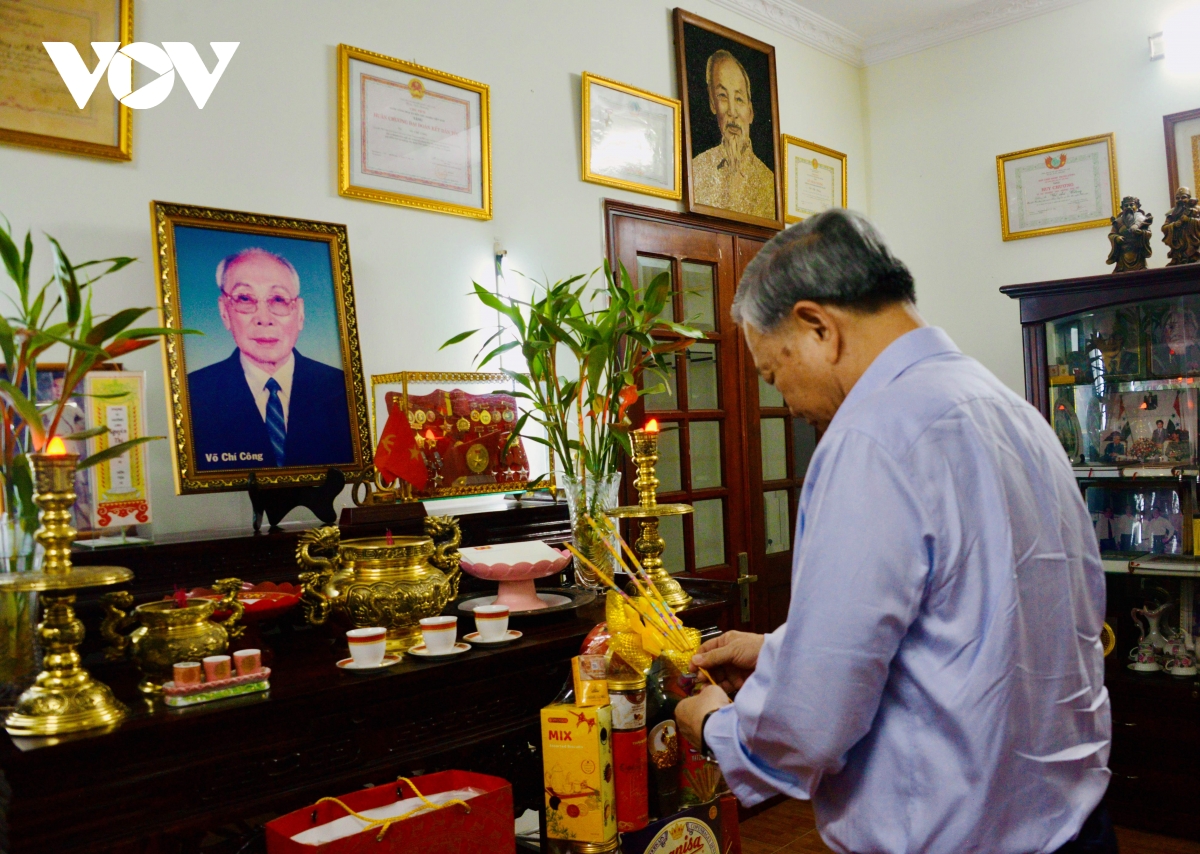 tong bi thu, chu tich nuoc to lam thap huong tuong nho cac lanh dao tien boi hinh anh 1