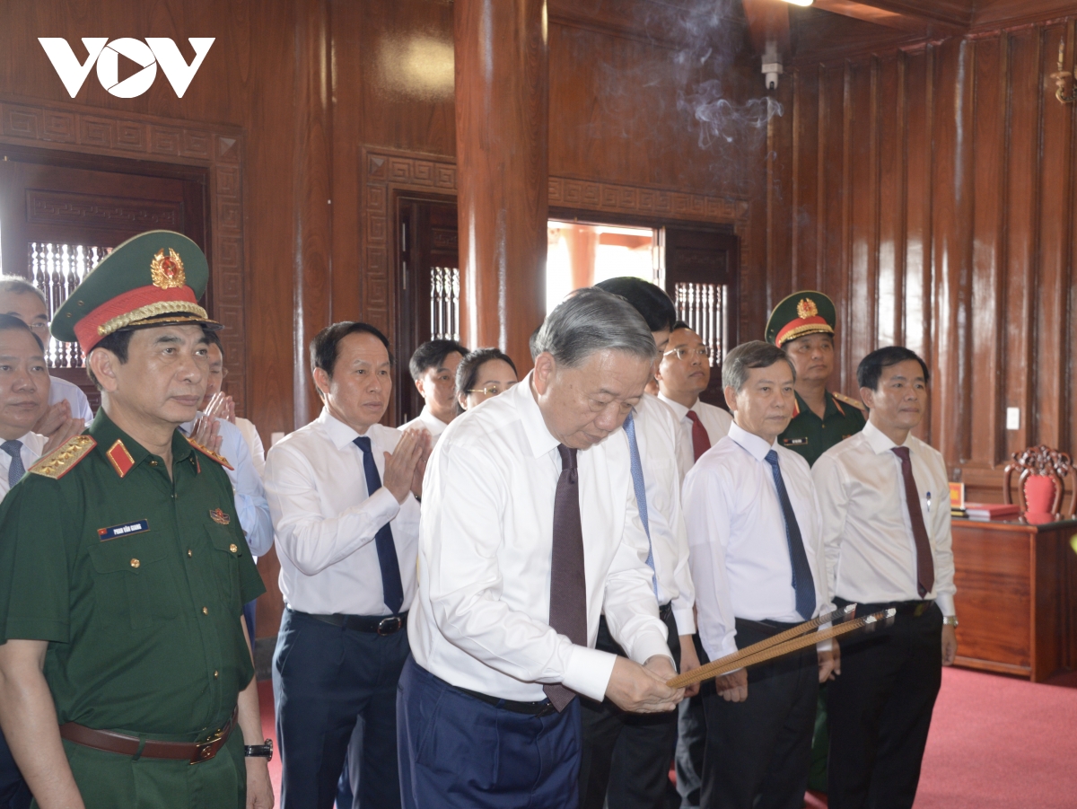 tong bi thu, chu tich nuoc dang huong tuong nho Dai tuong vo nguyen giap va cac anh hung liet si hinh anh 3