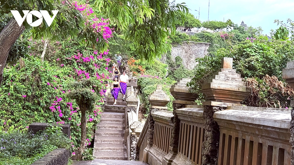 nganh du lich indonesia tim kiem co hoi trong khung hoang hinh anh 1