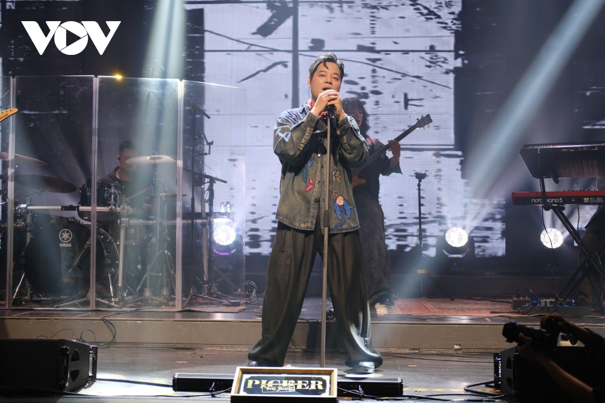 duong tran nghia va lua chon bat ngo dung solo de lap ban nhac rock hinh anh 1