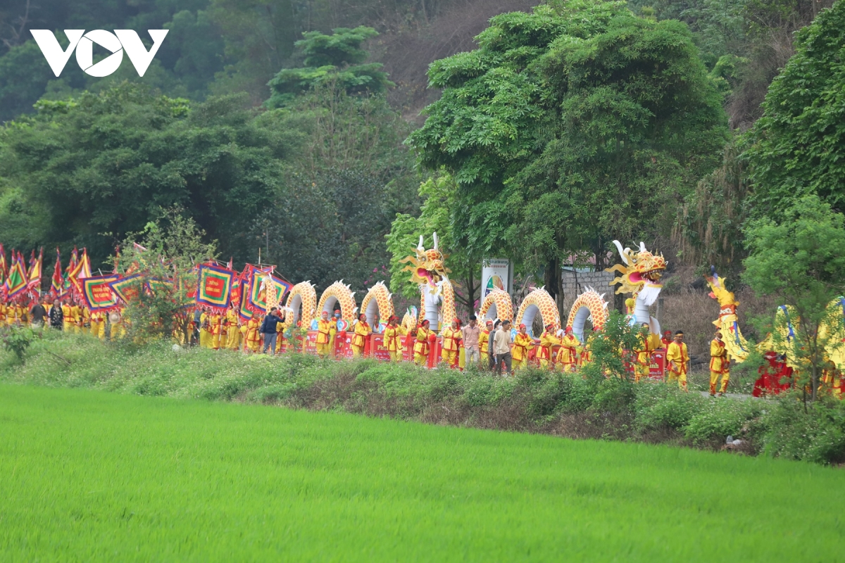 sac mau thang ba o phu day goi tron chan tam trong le ruoc thinh kinh hinh anh 16