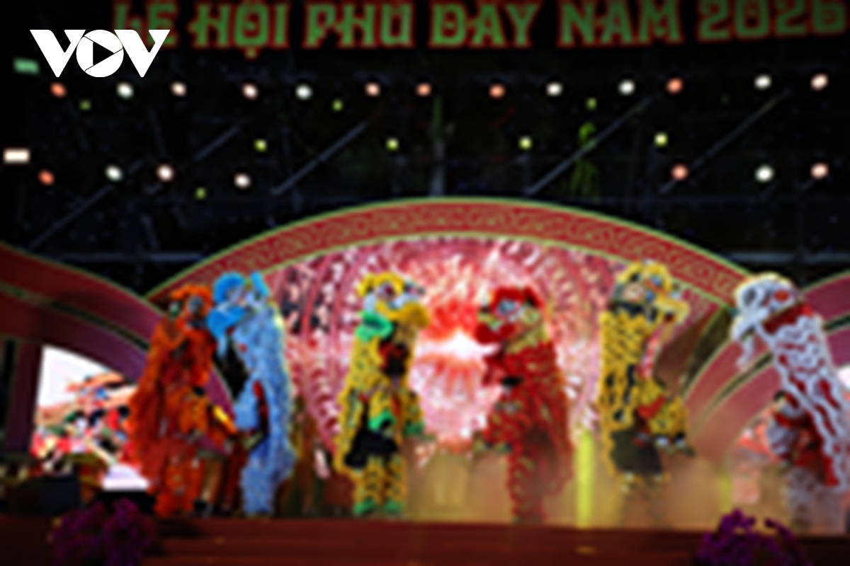 le ruoc duoc phu day ngon lua thieng giua long di san hinh anh 10