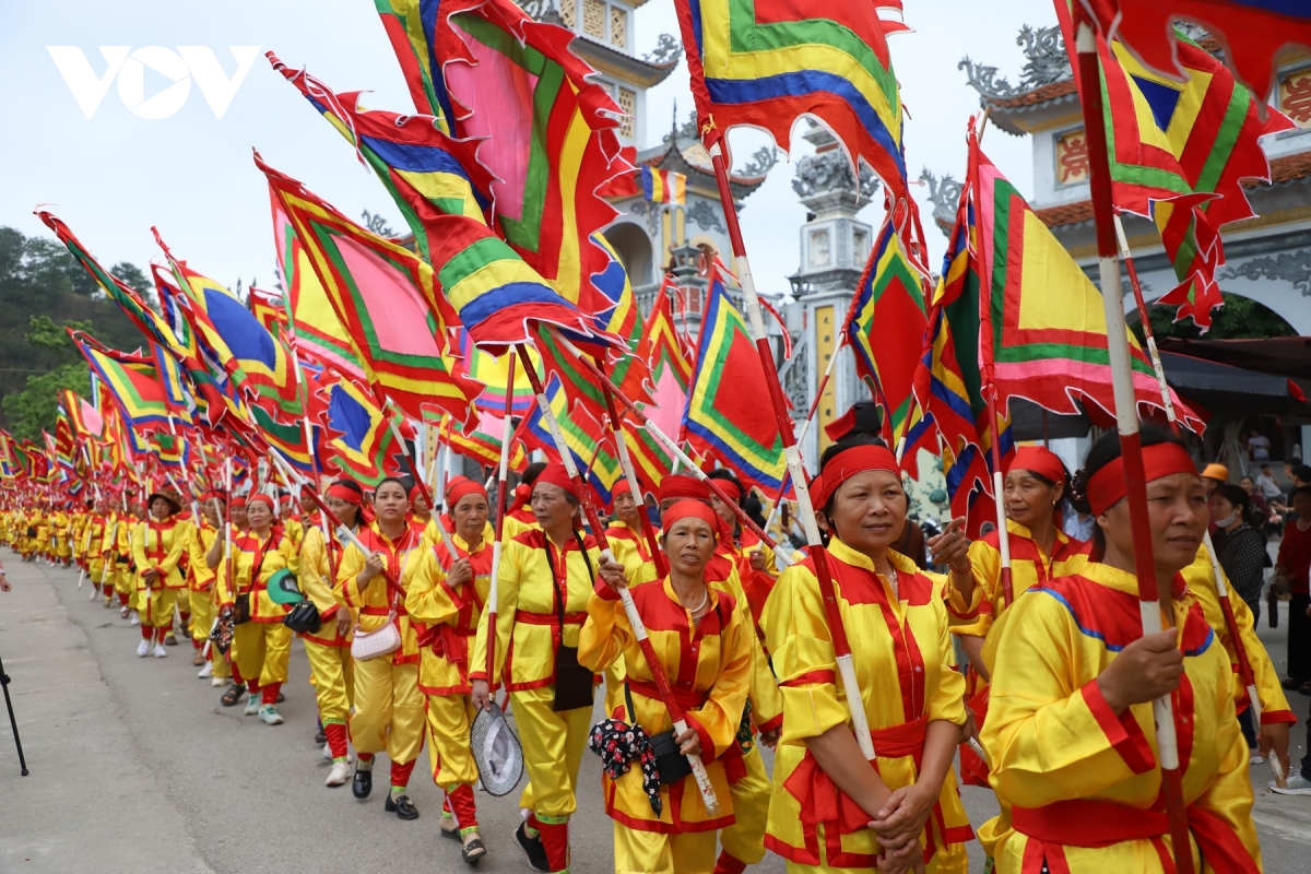 sac mau thang ba o phu day goi tron chan tam trong le ruoc thinh kinh hinh anh 13