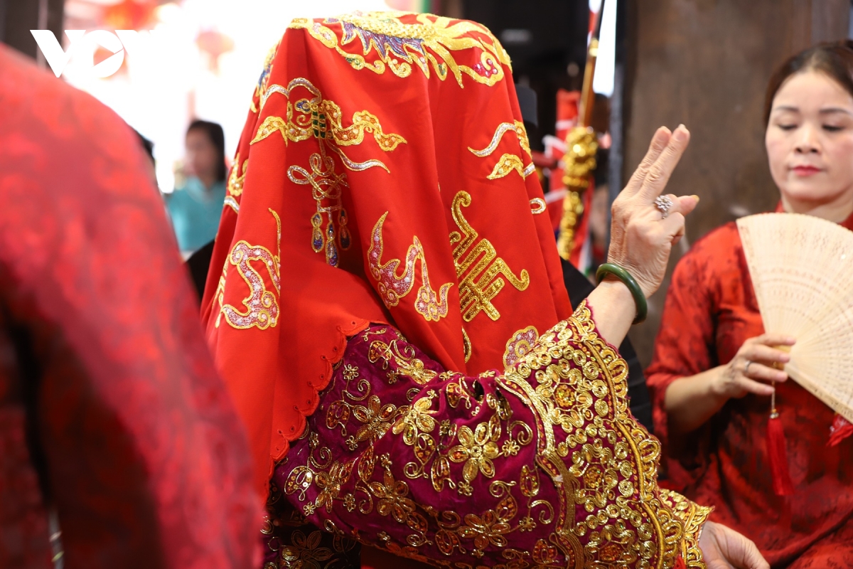 huyen dieu sac mau dao mau qua nhung gia dong cua nghe nhan uu tu tran thi hue hinh anh 2