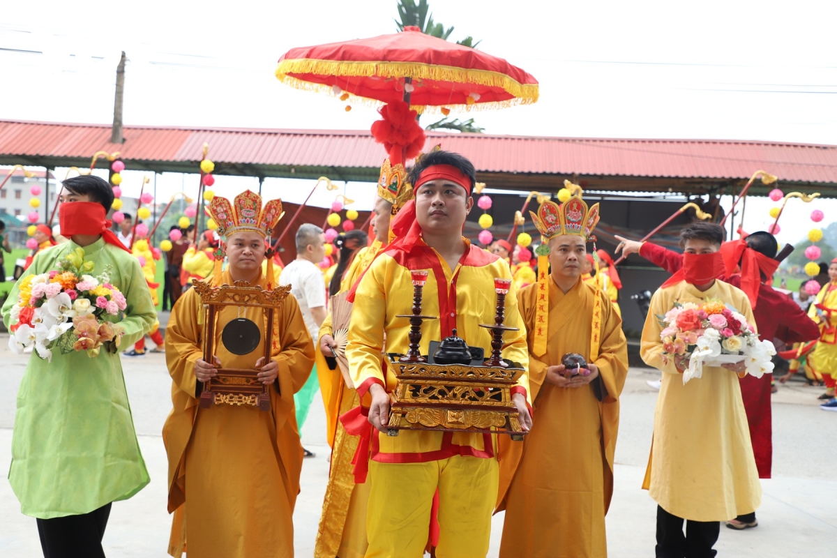 sac mau thang ba o phu day goi tron chan tam trong le ruoc thinh kinh hinh anh 5