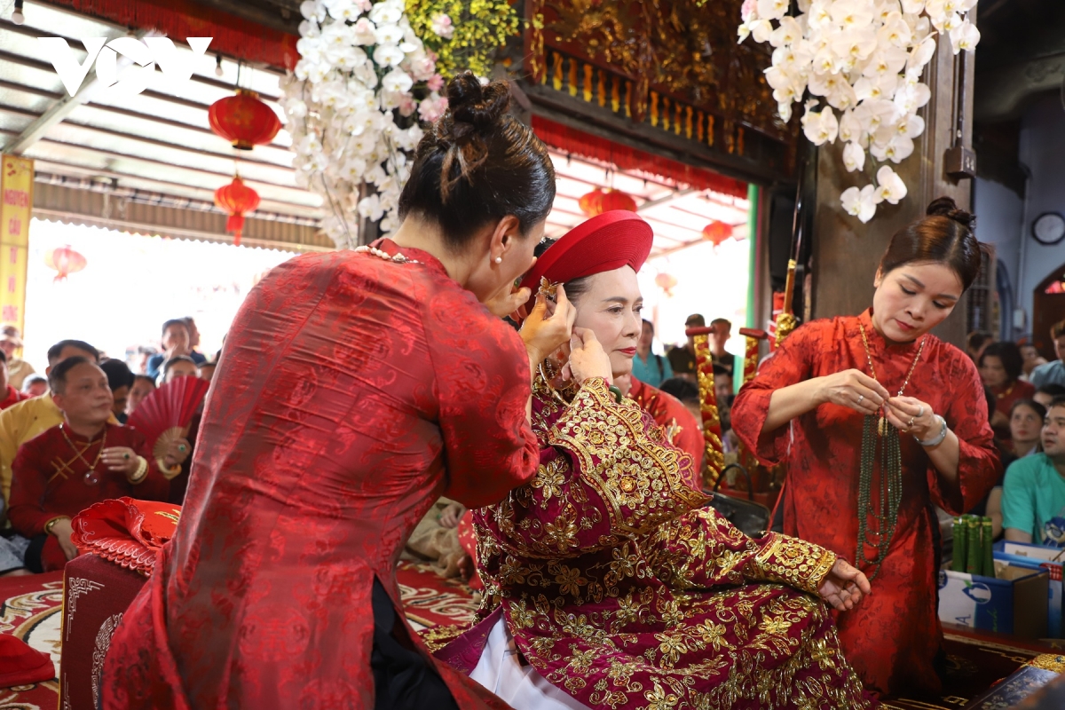 huyen dieu sac mau dao mau qua nhung gia dong cua nghe nhan uu tu tran thi hue hinh anh 1