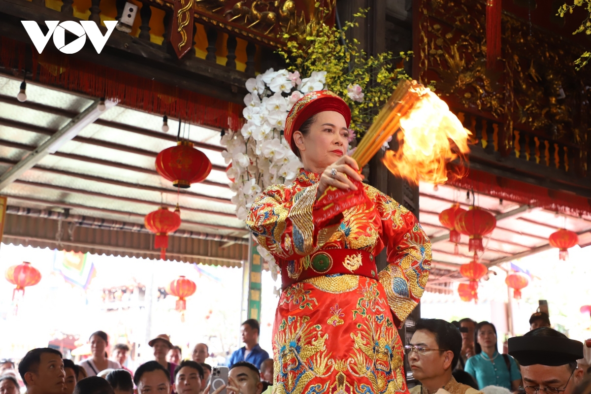 huyen dieu sac mau dao mau qua nhung gia dong cua nghe nhan uu tu tran thi hue hinh anh 4