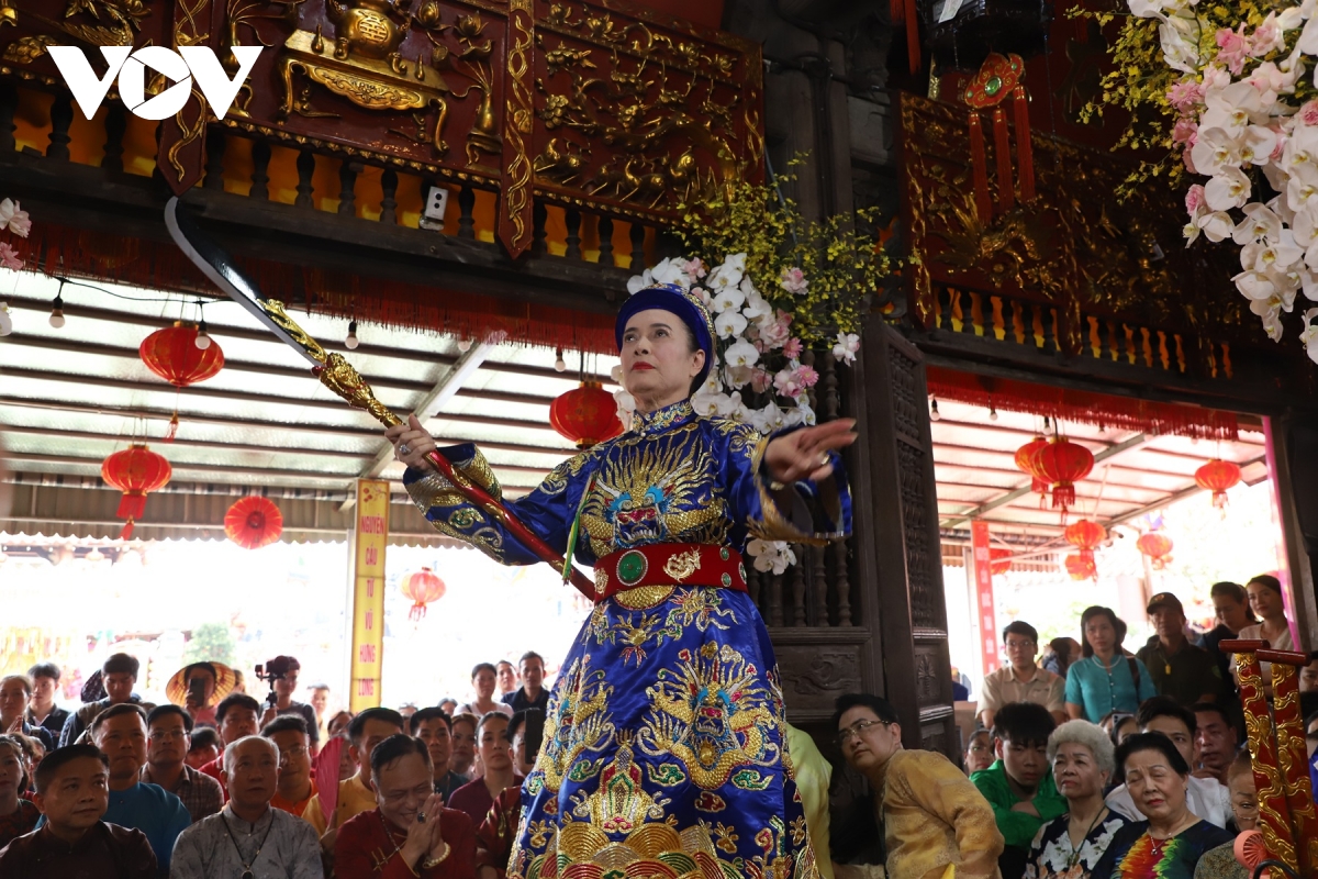 huyen dieu sac mau dao mau qua nhung gia dong cua nghe nhan uu tu tran thi hue hinh anh 9