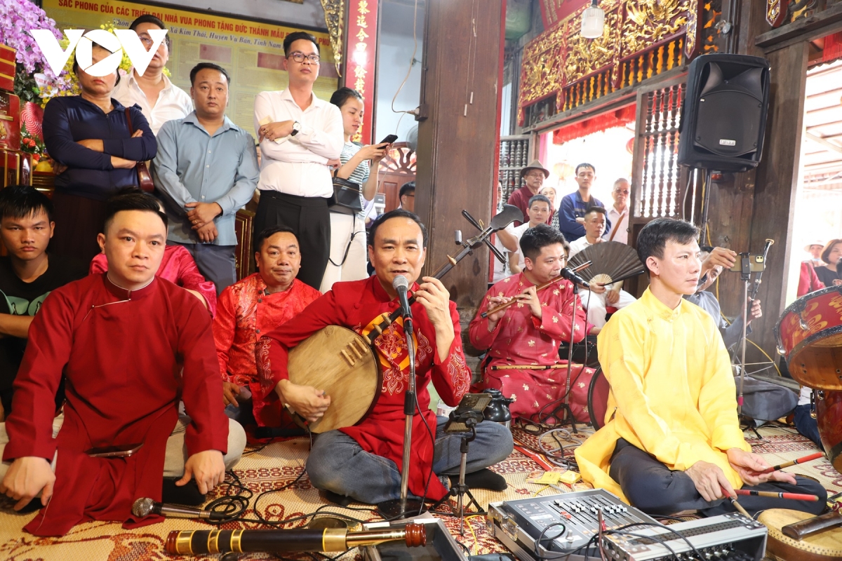 huyen dieu sac mau dao mau qua nhung gia dong cua nghe nhan uu tu tran thi hue hinh anh 3