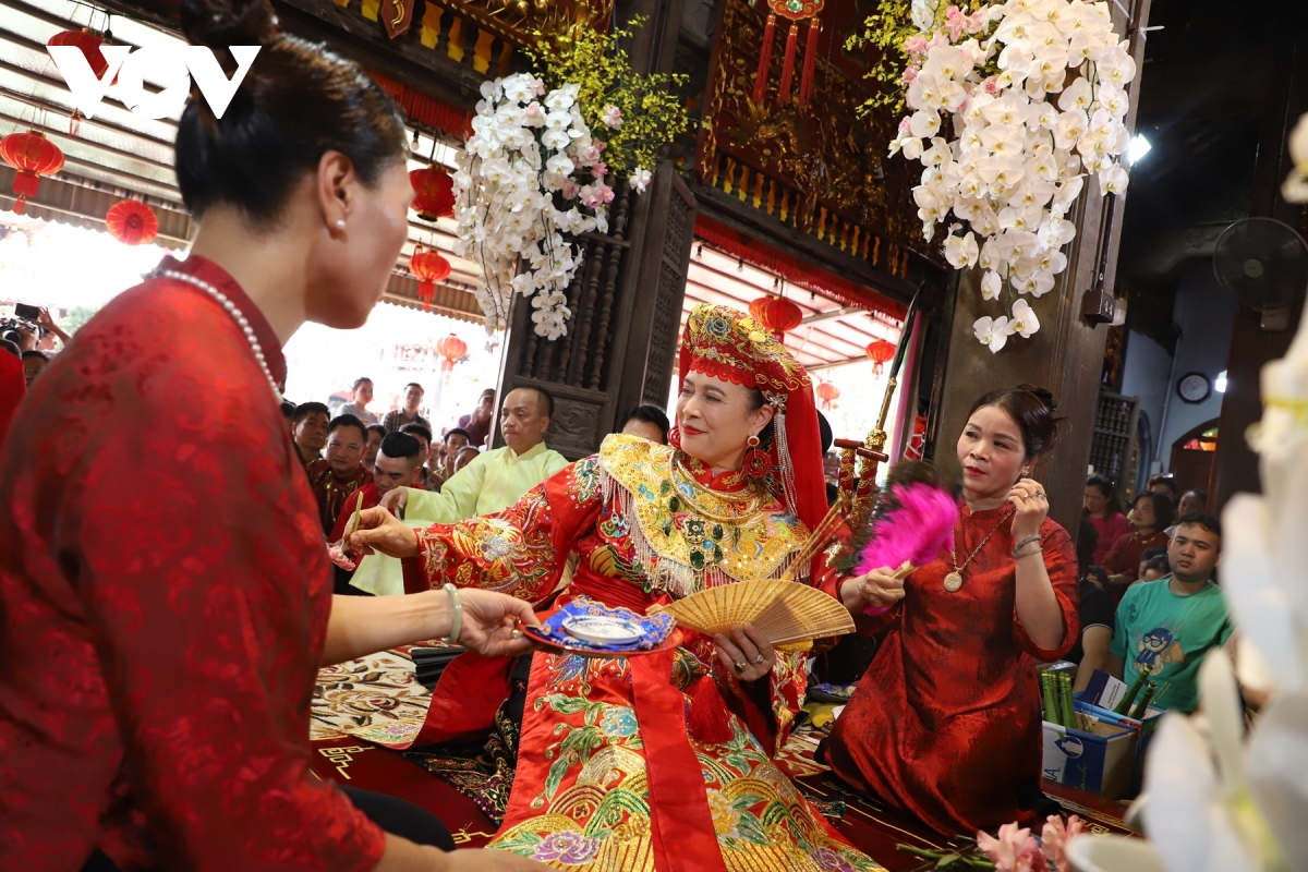 huyen dieu sac mau dao mau qua nhung gia dong cua nghe nhan uu tu tran thi hue hinh anh 6