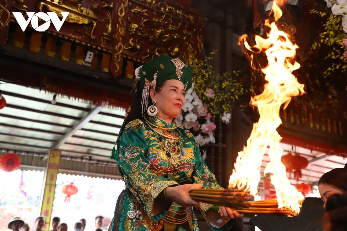 huyen dieu sac mau dao mau qua nhung gia dong cua nghe nhan uu tu tran thi hue hinh anh 11