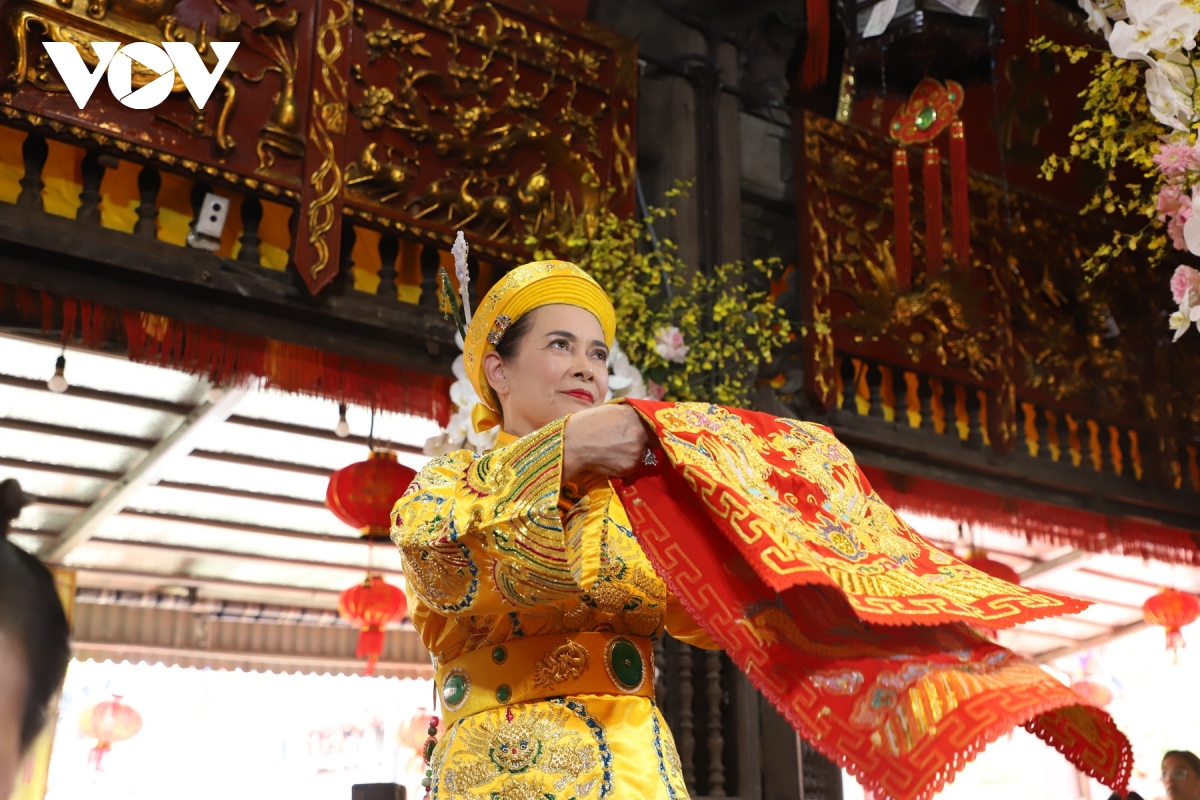 huyen dieu sac mau dao mau qua nhung gia dong cua nghe nhan uu tu tran thi hue hinh anh 12