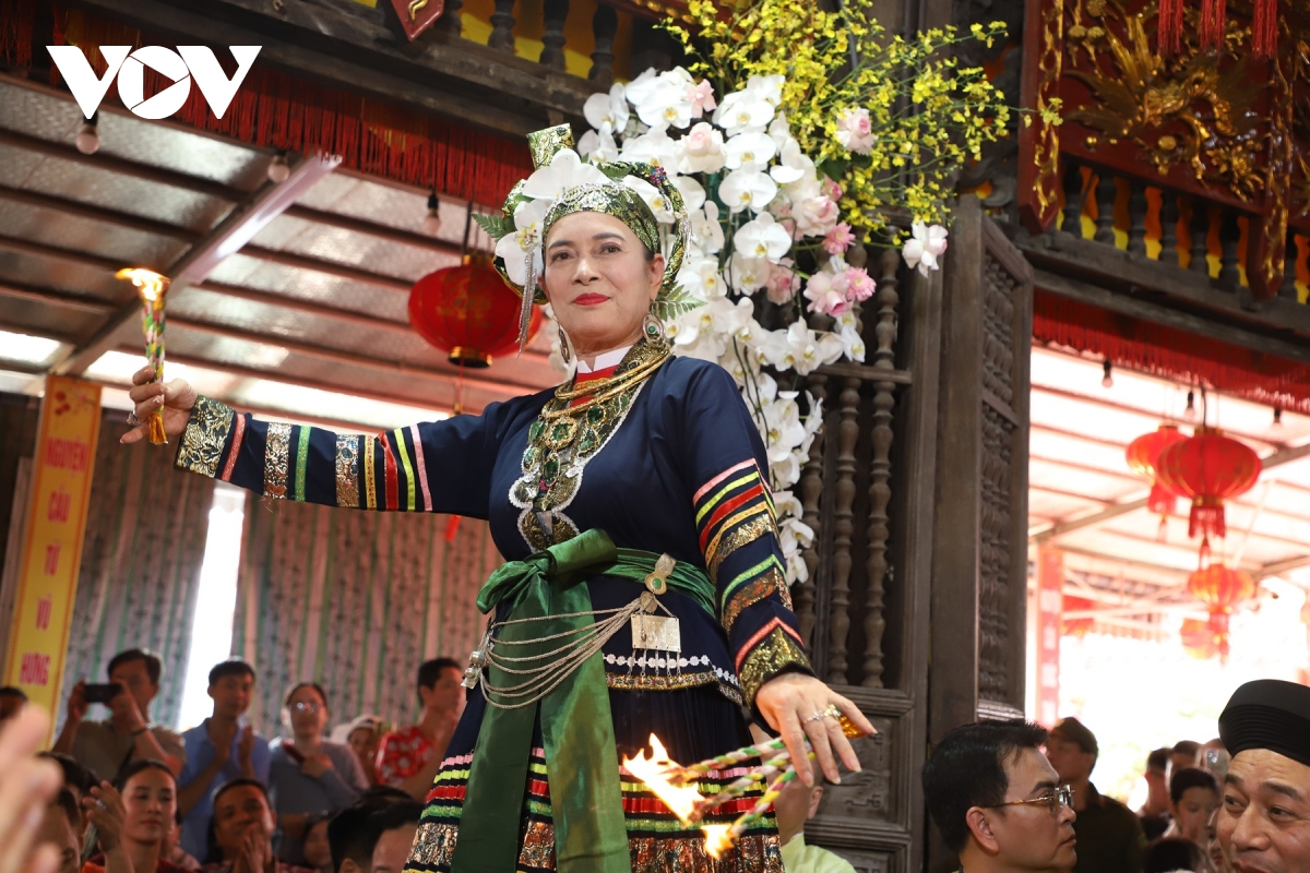 huyen dieu sac mau dao mau qua nhung gia dong cua nghe nhan uu tu tran thi hue hinh anh 16