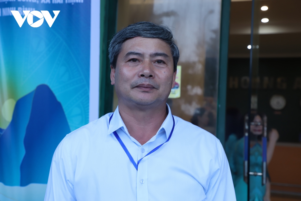 hang van du khach do ve bien thinh long ninh binh ngay khai mac hinh anh 3