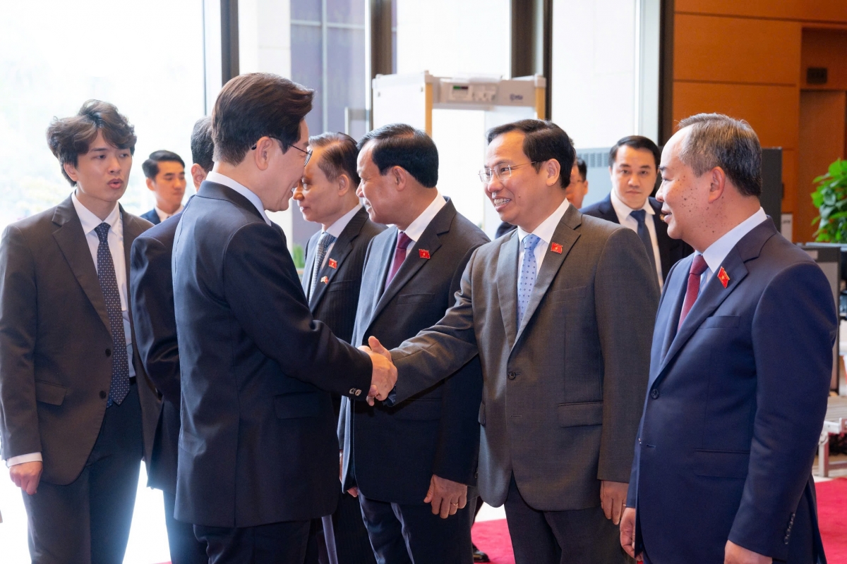 chu tich quoc hoi tran thanh man hoi kien tong thong han quoc lee jae myung hinh anh 2