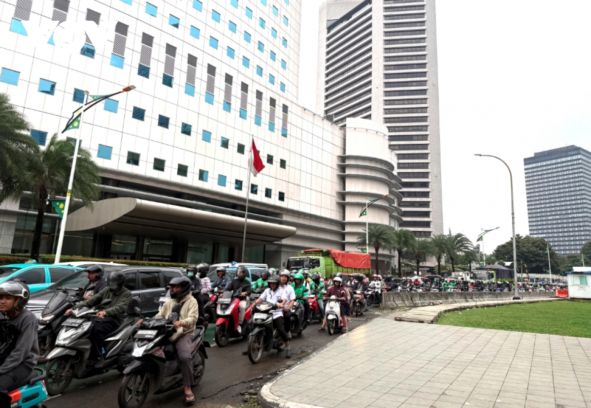 indonesia thach thuc voi tham vong chuyen doi 120 trieu xe may xang sang xe dien hinh anh 1