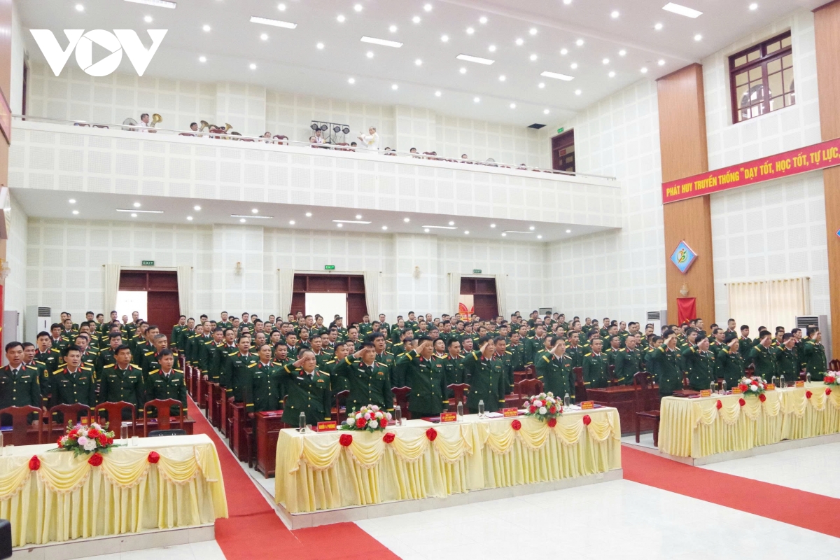 Dao tao cao cap ly luan chinh tri cho chi huy truong quan su cap xa hinh anh 1