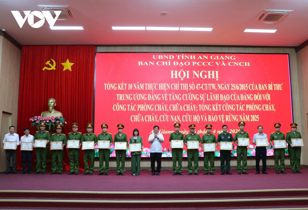 an giang khen thuong 29 tap the, 46 ca nhan tham gia bao ve rung nam 2025 hinh anh 2