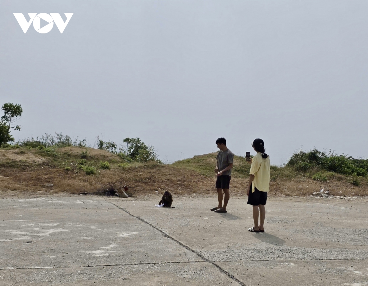 khi hoang da tan cong nhieu du khach tren duong bo bien o Dak lak hinh anh 1