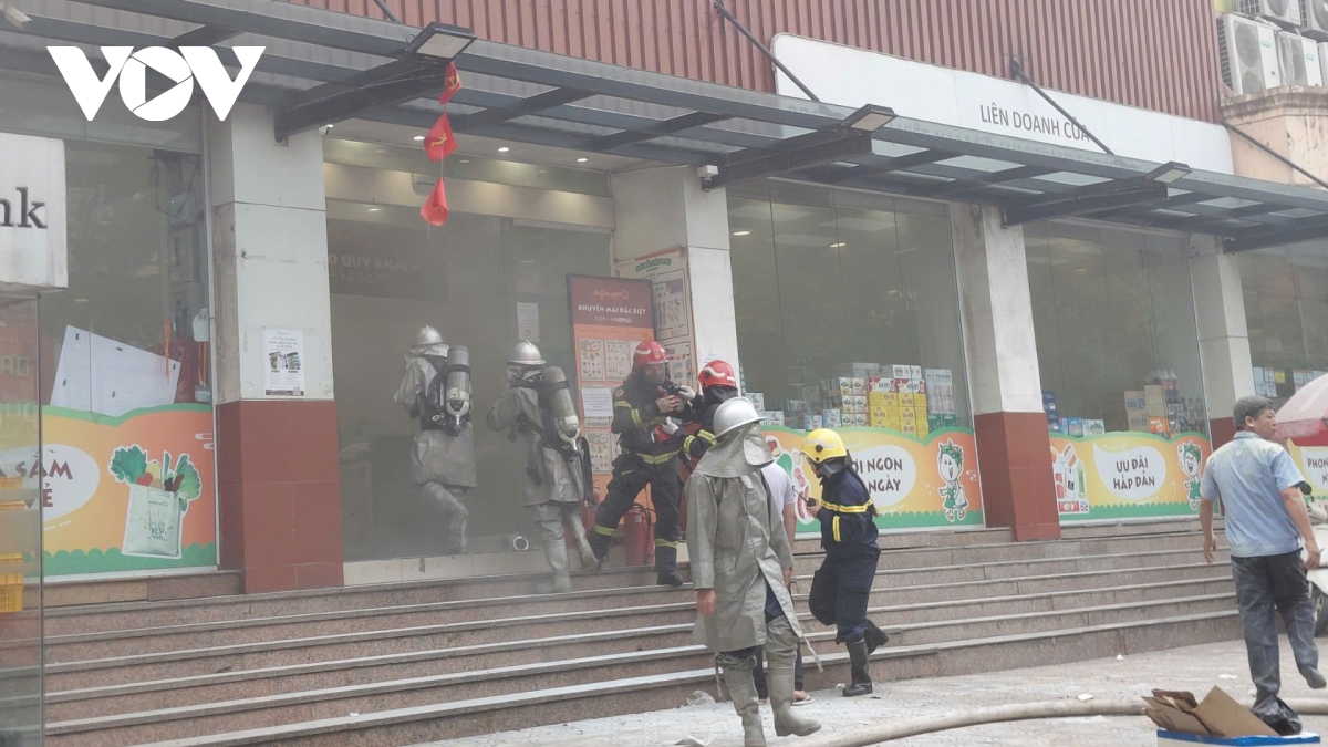 chay sieu thi tren duong le duan, ha noi hinh anh 2