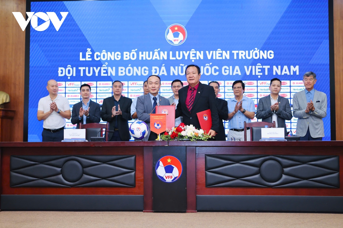 hlv hoang van phuc chinh thuc dan dat Dt nu viet nam hinh anh 1