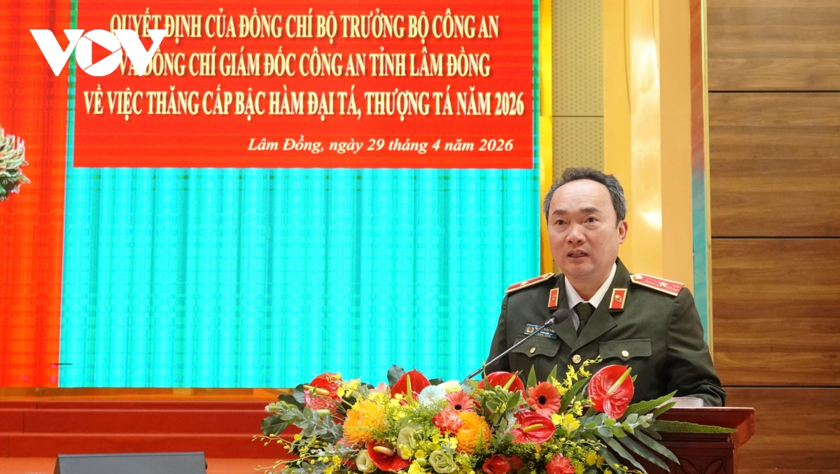 thang cap bac ham gan 100 can bo, si quan cong an tai lam Dong hinh anh 1