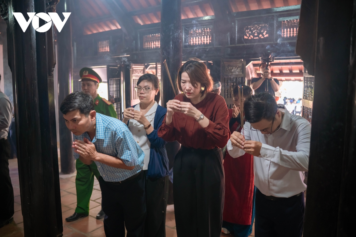 le hoi ky yen tai di tich quoc gia lam phu lam tuong nho tien nhan mo coi hinh anh 4