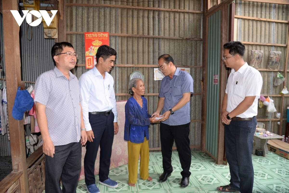 Dong thap khan truong khac phuc thiet hai do giong, loc lam toc mai 49 can nha dan hinh anh 1