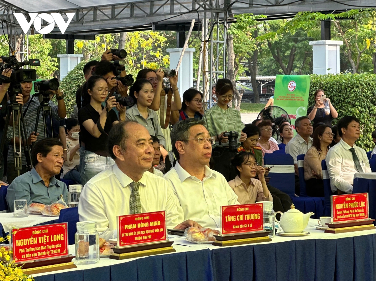 tp.hcm dong loat ra quan kham suc khoe toan dan lon nhat tu truoc den nay hinh anh 1