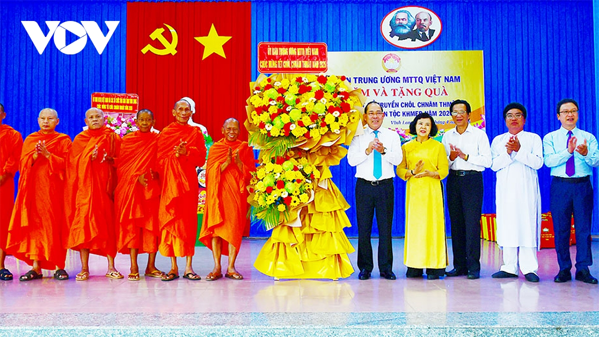 pho chu tich Uy ban trung uong mttq chuc tet chol chnam thmay o vinh long hinh anh 1