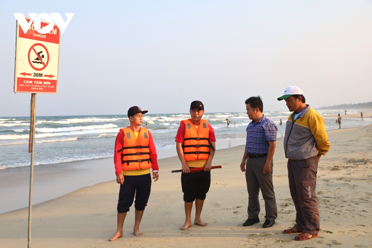 quang ngai giu an toan mua tam bien, khong chu quan nguy co duoi nuoc hinh anh 2