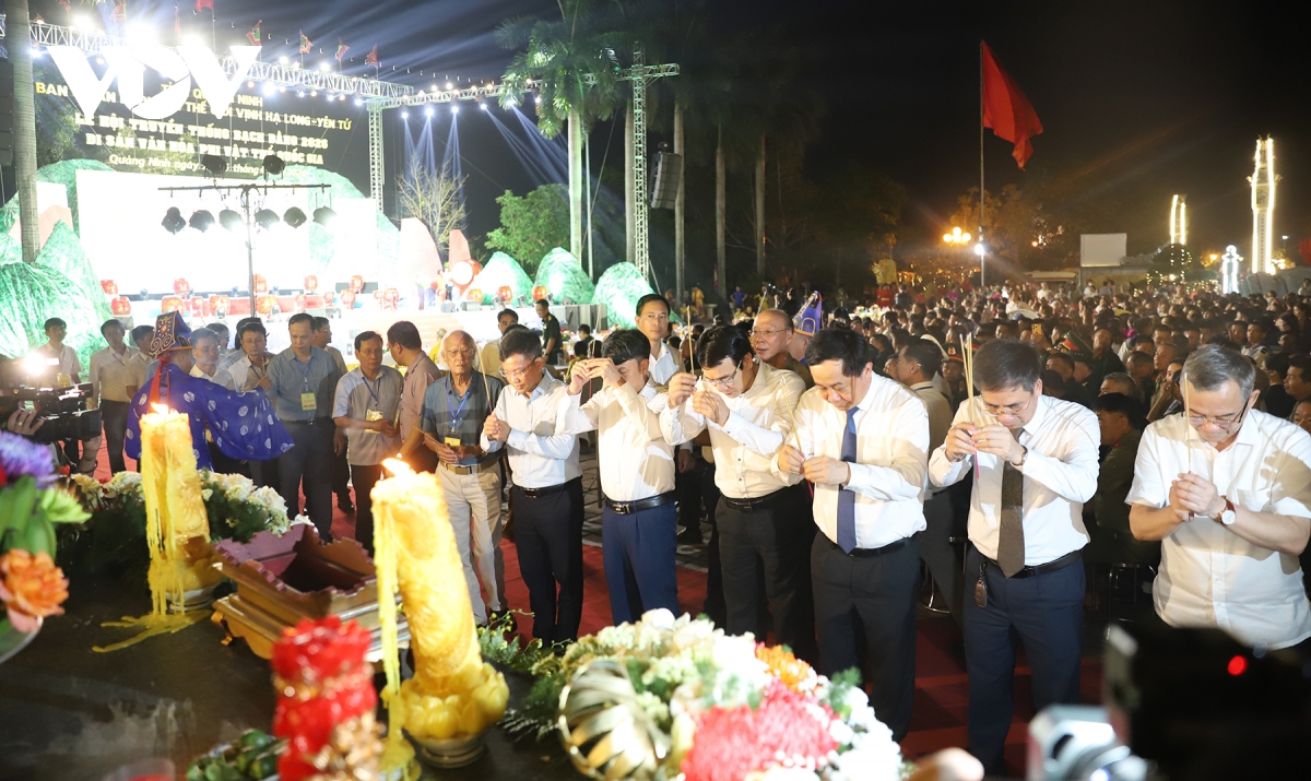 khai hoi truyen thong bach Dang ben dong song di san hinh anh 2