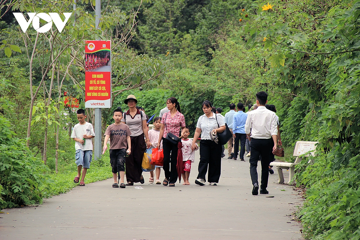 Da sac, da dang khong gian van hoa tai le hoi Den hung 2026 hinh anh 17