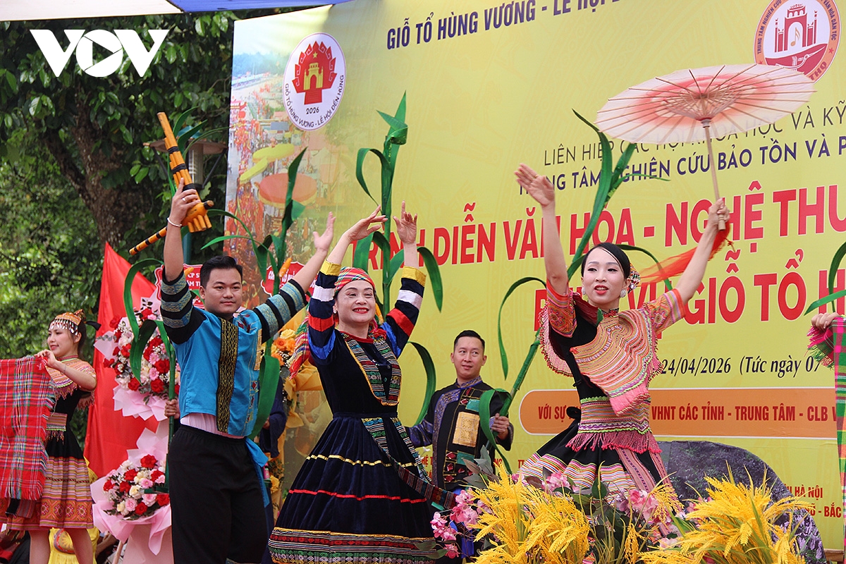 Da sac, da dang khong gian van hoa tai le hoi Den hung 2026 hinh anh 8