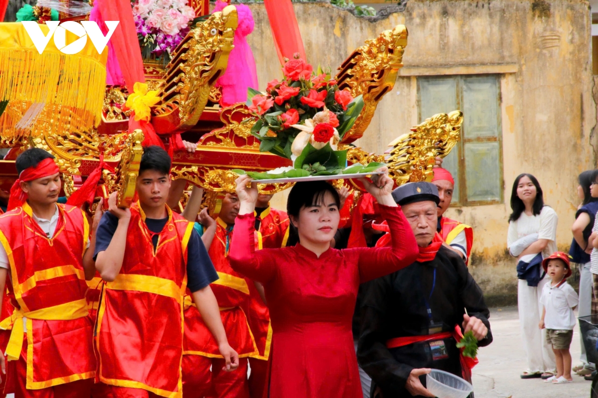 ve ninh binh tray hoi den lang tho tu vi hoang de hinh anh 8