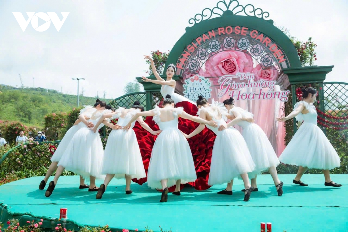 lao cai sa pa san sang cho mua le hoi 30 4 1 5 hinh anh 1