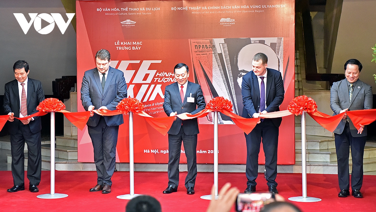 trung bay 156 tac pham nhan dip nhan ky niem 156 nam ngay sinh lanh tu v.i. lenin hinh anh 1