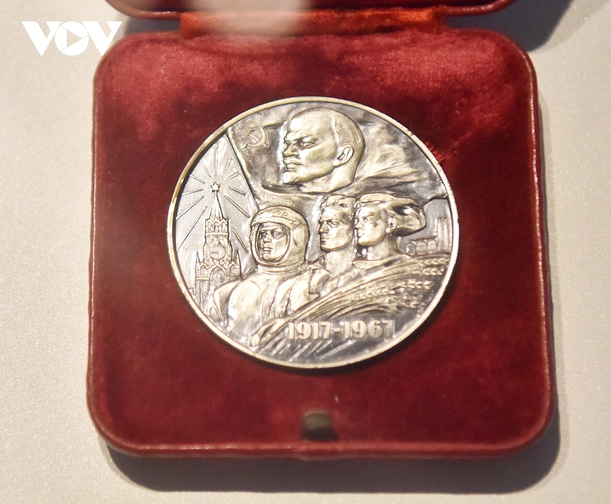 trung bay 156 tac pham nhan dip nhan ky niem 156 nam ngay sinh lanh tu v.i. lenin hinh anh 9