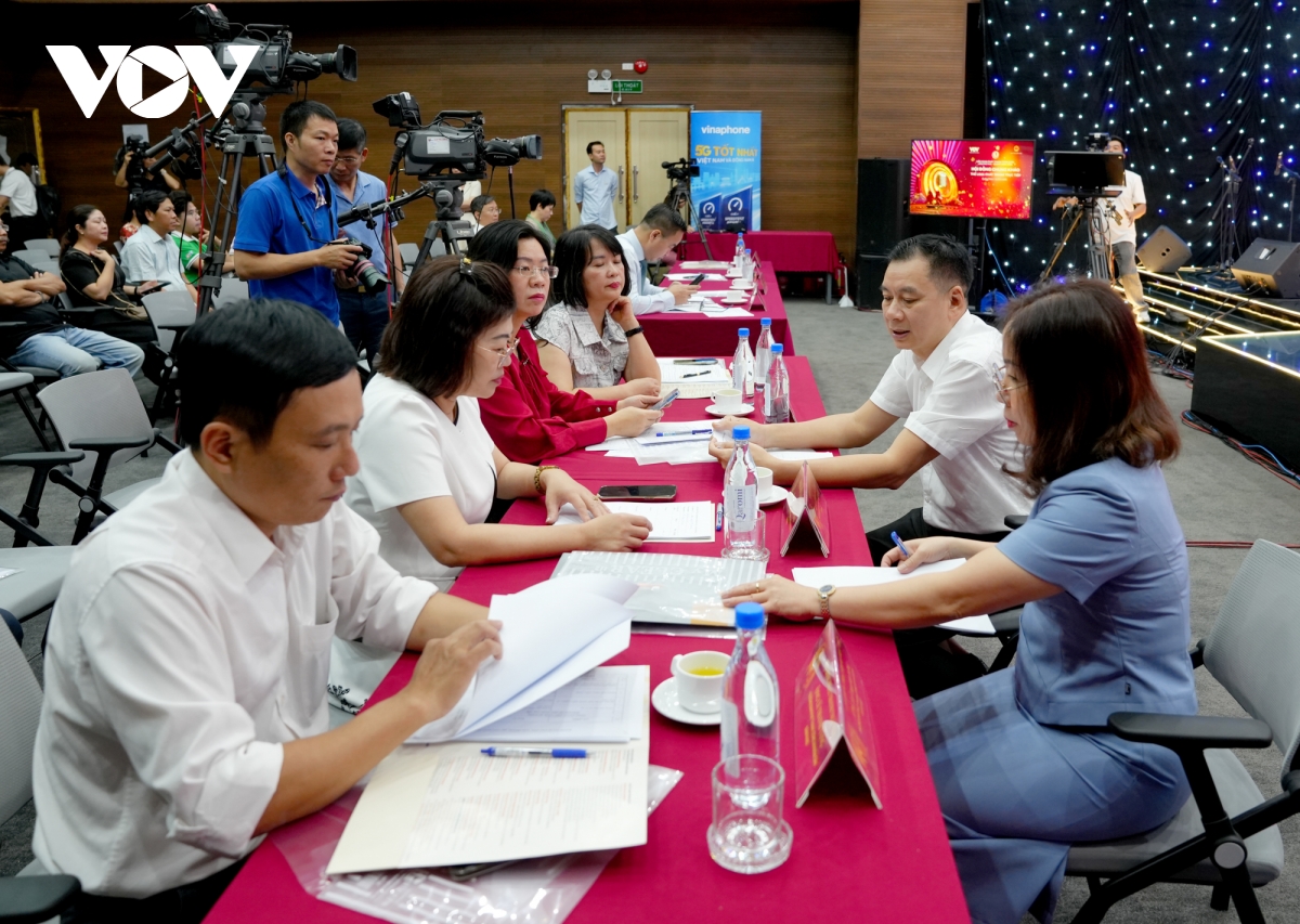 kich tinh tung giay thi phat thanh truc tiep, khong co cho cho sai sot hinh anh 11