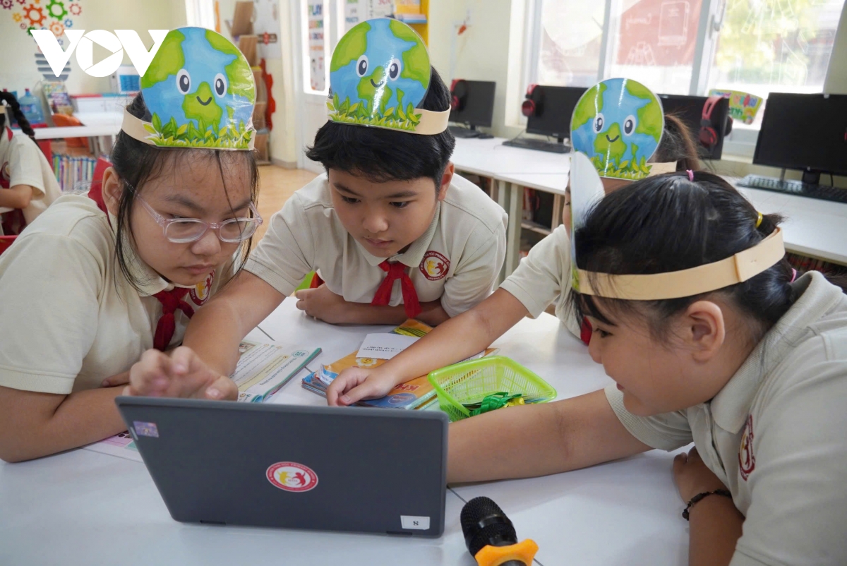 hoc sinh tp.hcm tu tao chatbot, hoc bang ai hinh anh 2