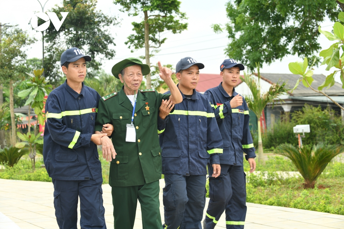 le thuong co - bieu tuong cua khat vong thong nhat non song hinh anh 3