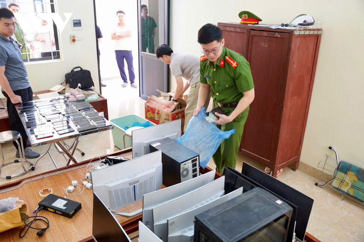 tu 3.000 dong cau moi den cu danh sap duong day lua dao xuyen bien gioi hinh anh 1